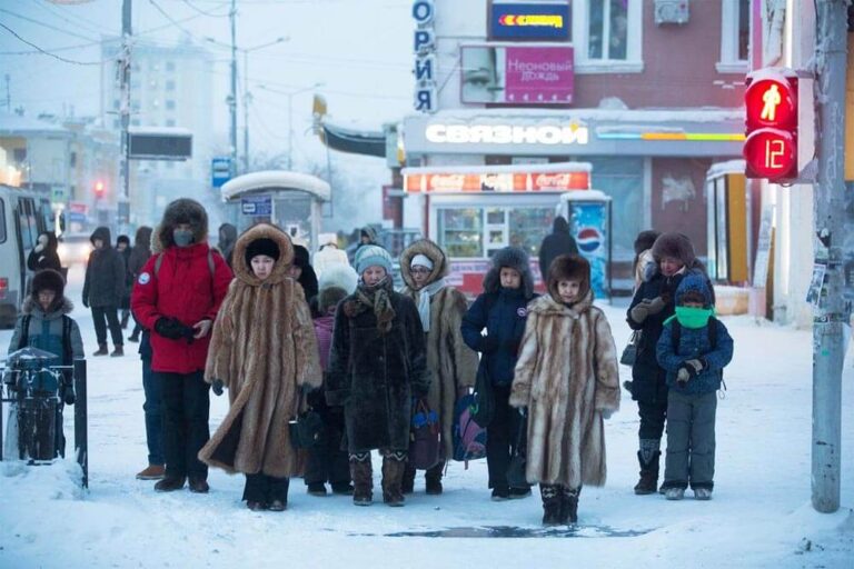 Οι γούνες στο Γιακούτσκ θα φορεθούν φέτος σε διάφορα χρώματα!