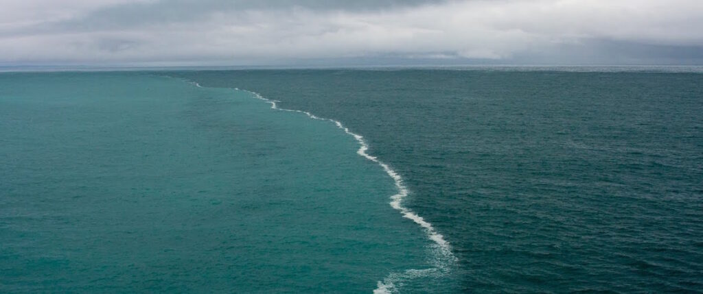 Όταν δύο θάλασσες ενώνονται αλλά δεν αναμιγνύονται ποτέ​