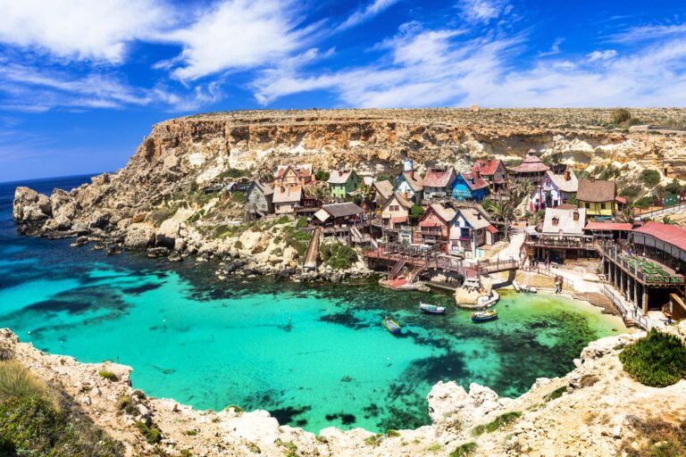 Το χωριό του Ποπάυ, Μάλτα