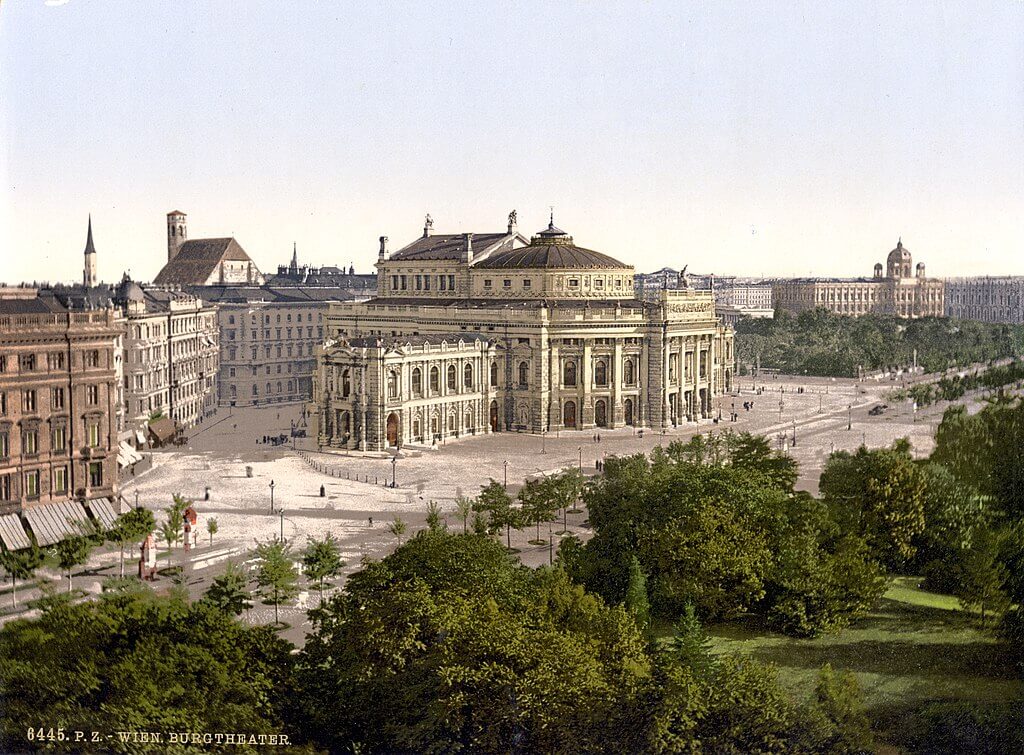Η Ρίνγκστρασε και το Αυτοκρατορικό Θέατρο σε φωτογραφία των αρχών του 20ού αιώνα (πηγή: Wikimedia Commons)