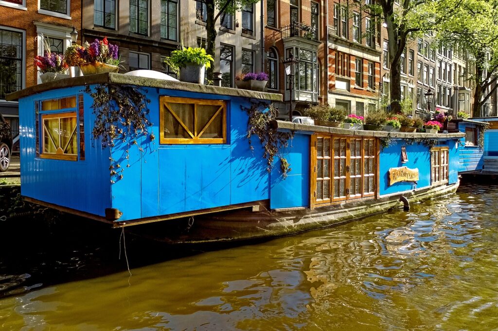 Το Άμστερνταμ έχει πάνω από 2.500 πλωτά σπίτια…