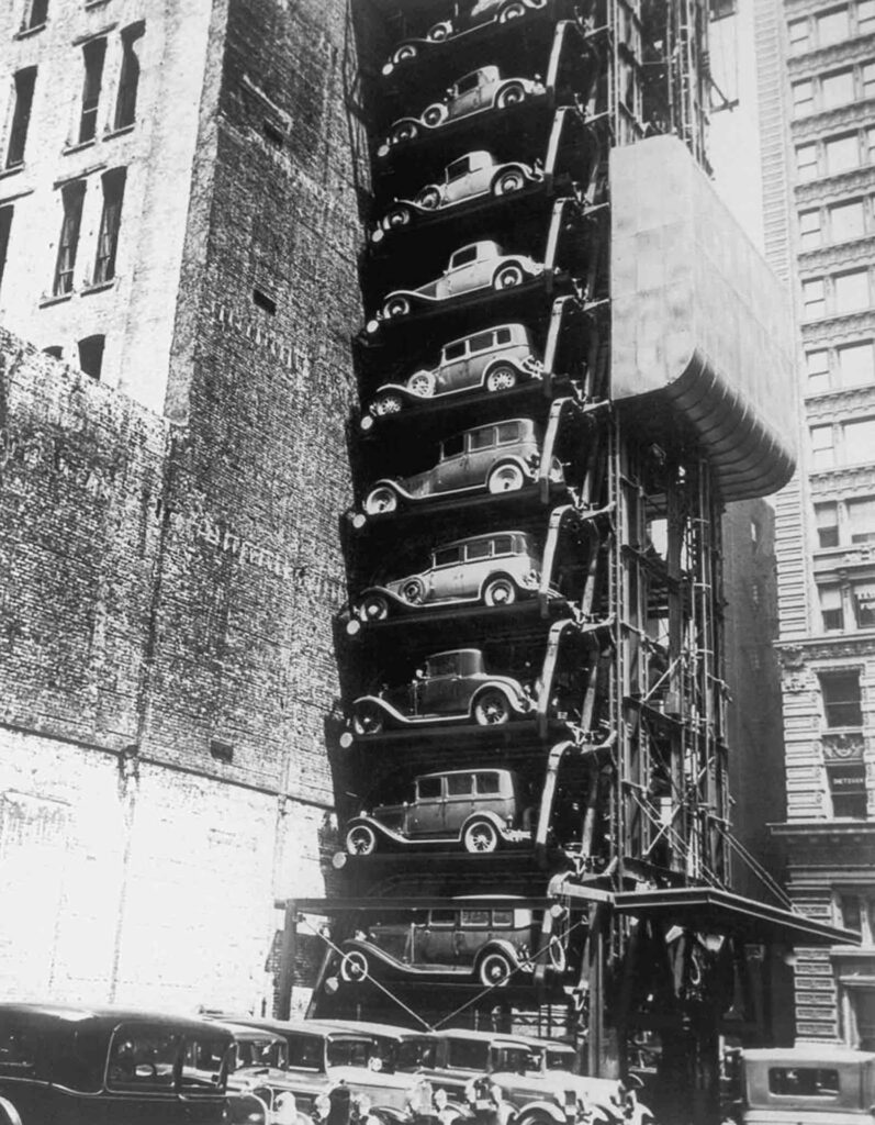 Κάθετος χώρος στάθμευσης 48 θέσεων στην εμπορική περιοχή του Σικάγο. Κατασκευή από την Westinghouse Electric and Manufacturing Company, 1936.
