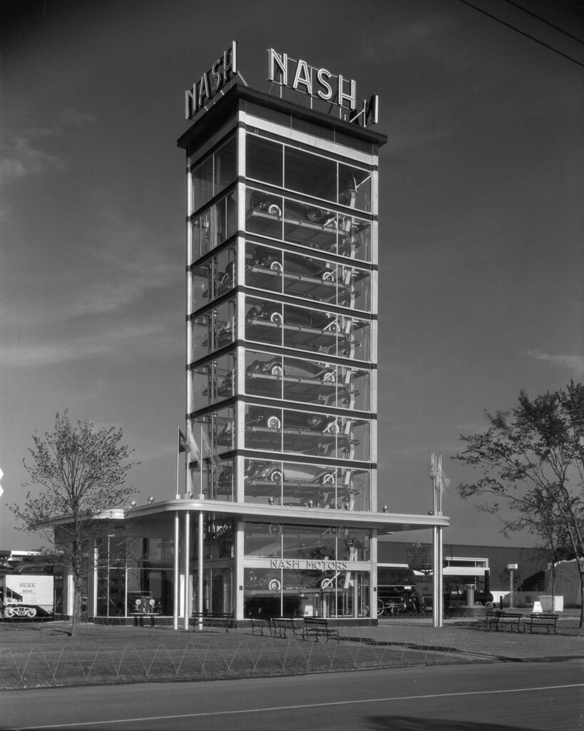 Ο ανελκυστήρας αυτοκινήτων της The Nash Motors στην διεθνής έκθεση Century of Progress στο Σικάγο, 1933.