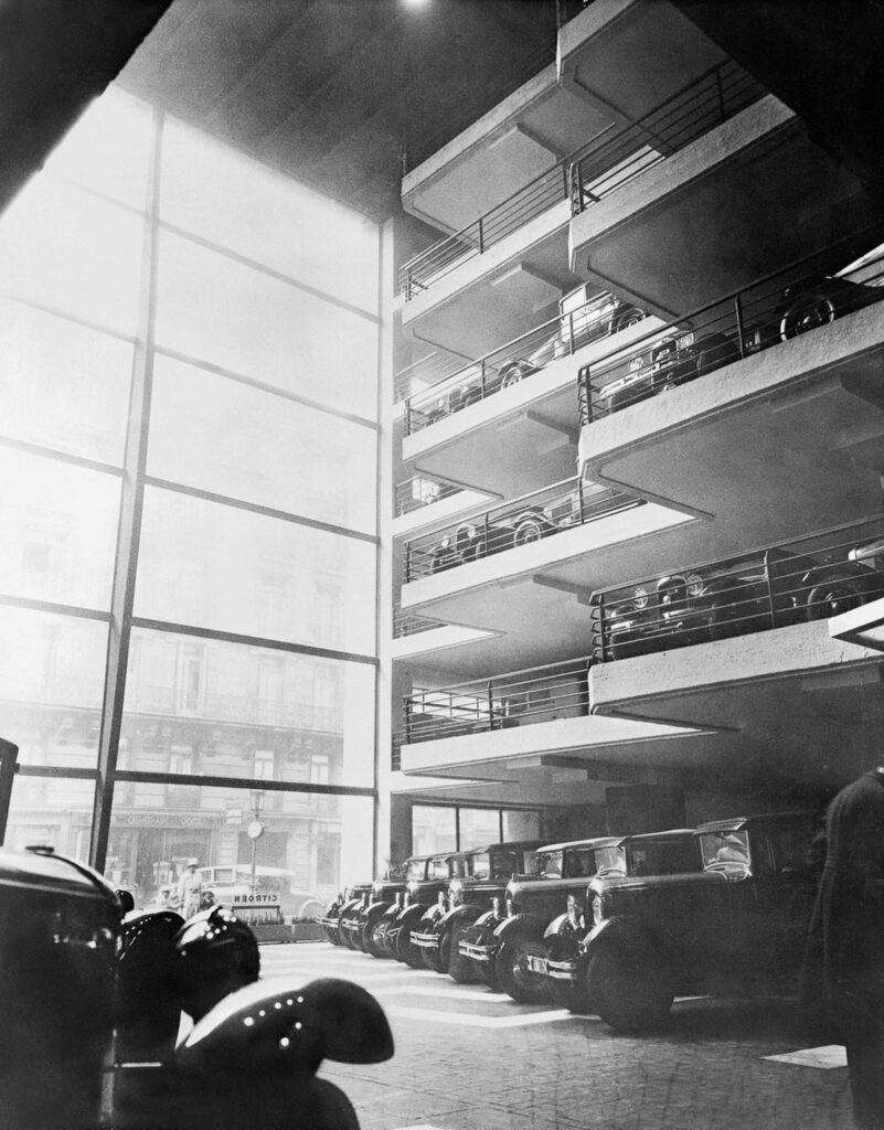 Το Le Marbeuf garage στο Παρίσι, 1930