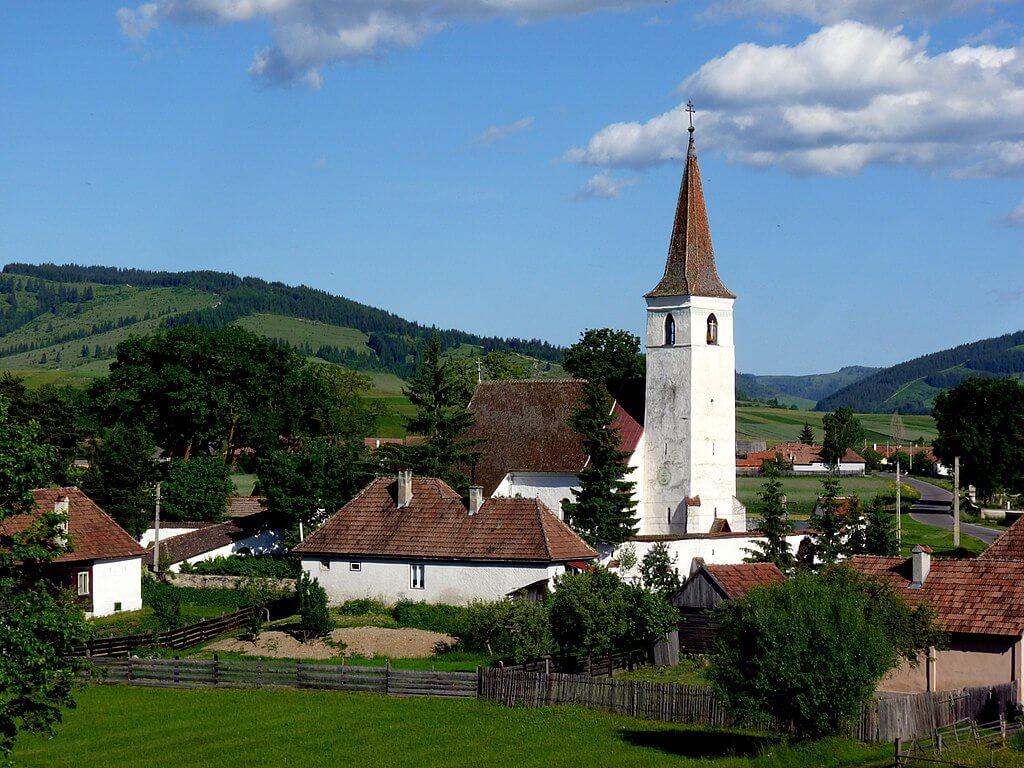 Οχυρωμένη εκκλησία στην πόλη Μιχάιλενι (στα ουγγρικά Τσίκζεντμιχαλι) στην επαρχία Χαργκίτα (πηγή: Wikimedia Commons/Rachel Titiriga)