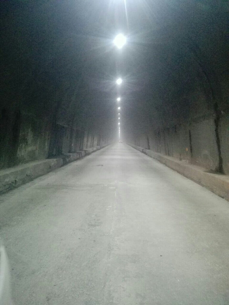 Το τούνελ με φωτισμό το 2017 (φωτ. Wikimedia Commons)