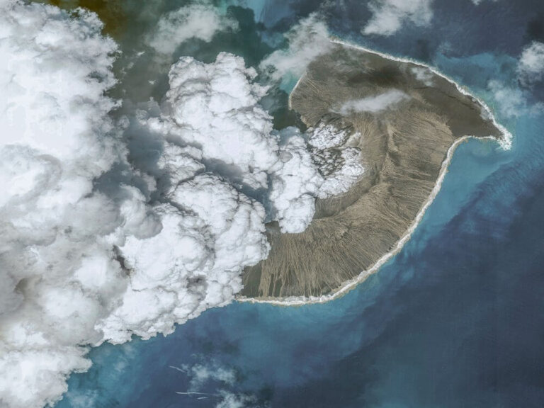 Η ηφαιστειακή έκρηξη της Τόνγκα ήταν πιο ισχυρή από μια ατομική βόμβα, αναφέρει η NASA