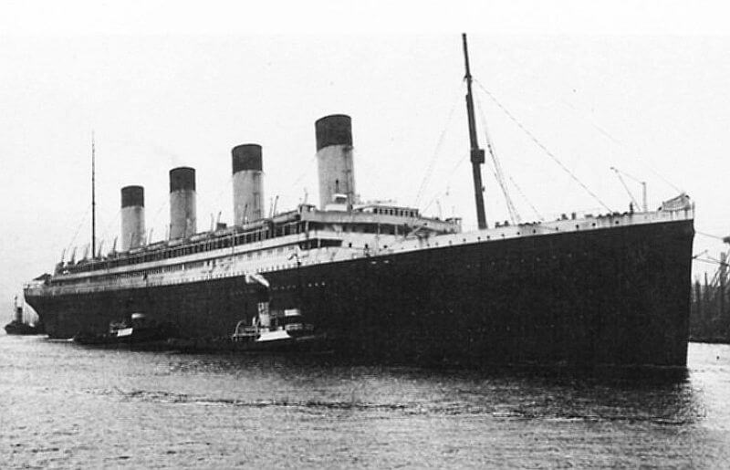 Το Olympic φτάνει στο λιμάνι του Τζάροου στις 13 Οκτωβρίου 1935, με σκοπό να αποσυναρμολογηθεί (πηγή: Wikimedia Commons)