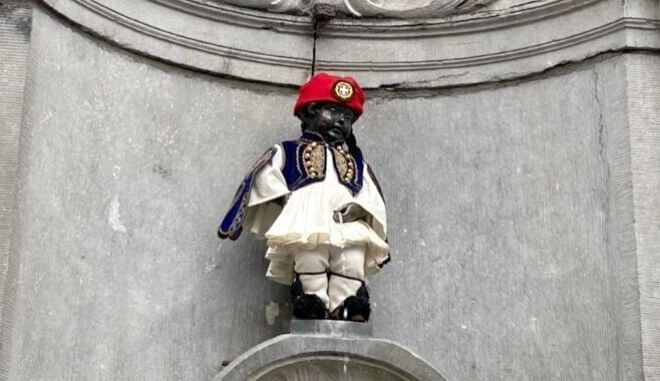Το άγαλμα των Βρυξελλών "Manneken Pis" τίμησε τα 200 χρόνια από την Ελληνική Επανάσταση