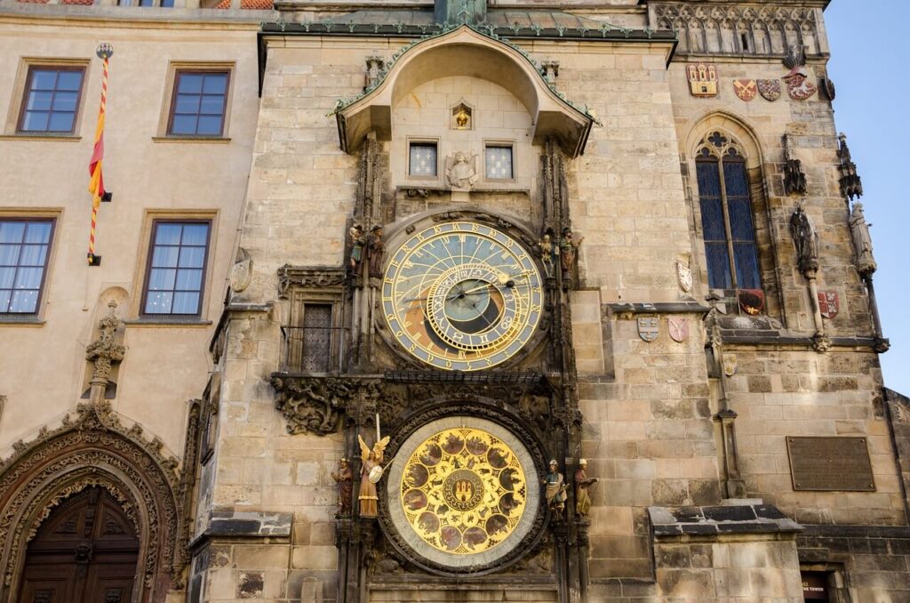 Το Αστρονομικό Ρολόι της Πράγας ηλικίας 600 ετών δείχνει την κατάσταση του σύμπαντος σε πραγματικό χρόνο