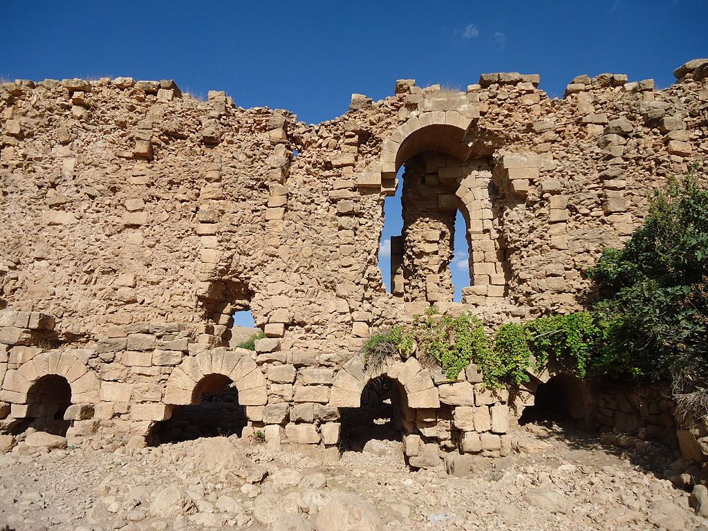 Τα τείχη της πόλης Δάρα (σήμερα στα σύνορα Τουρκίας-Συρίας) χτίστηκαν τον 6ο αιώνα μ.Χ. από τον αυτοκράτορα Ιουστινιανό στο ανατολικό σύνορο με το Περσικό κράτος (πηγή: Wikimedia Commons)