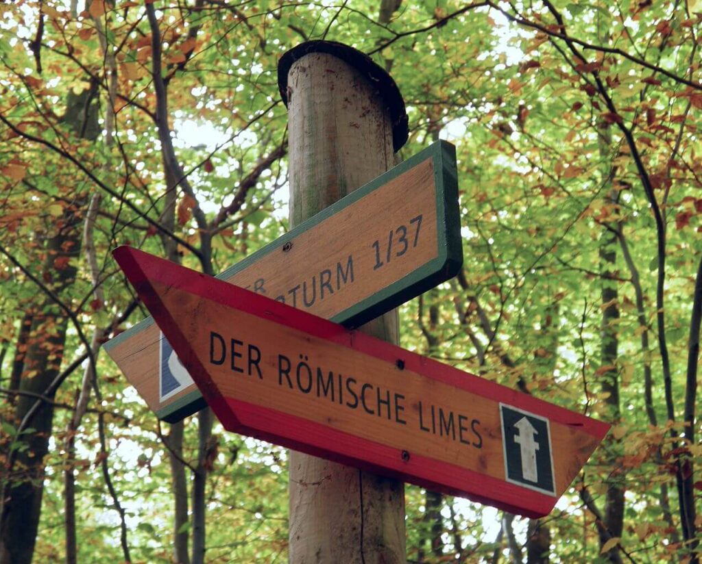 Σήμανση για τον ρωμαϊκό Limes στη Γερμανία (πηγή: Wikimedia Commons)