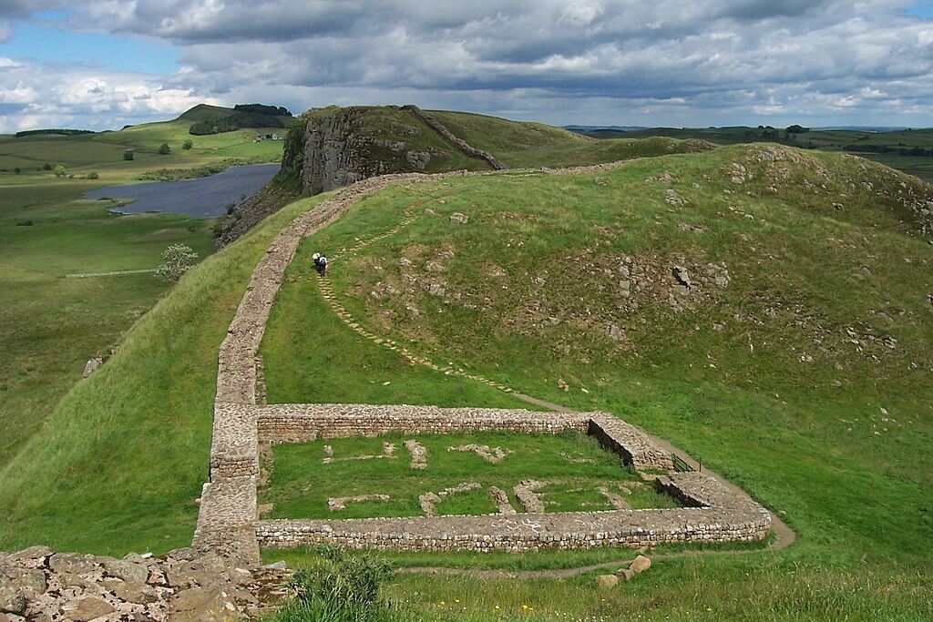 Τα ερείπια του Castle Nick ή Milecastle 39 στο τείχος του Αδριανού κοντά στο Steel Rigg στην κομητεία Northumberland της Αγγλίας (πηγή: Wikimedia Commons)