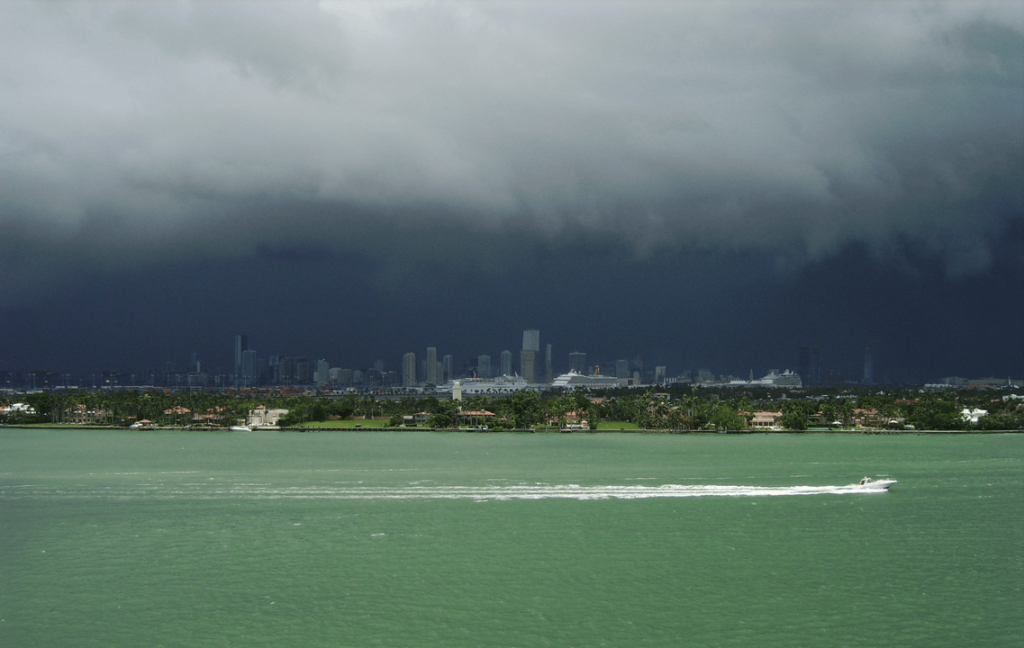 Μια τυπική καλοκαιρινή απογευματινή καταιγίδα στο Miami (πηγή: wikipedia)