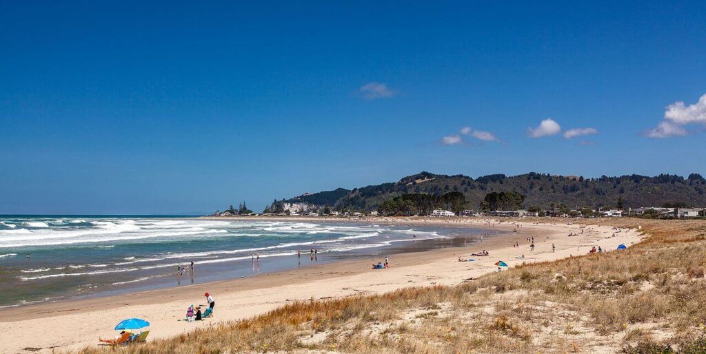 Άποψη της παραλίας Whangamata (πηγή: wikipedia)