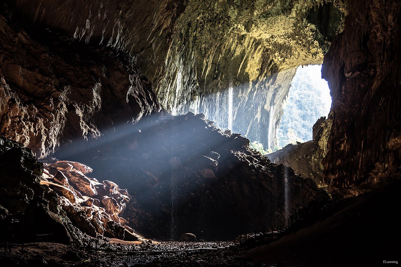 To Εθνικό Πάρκο Gunung Mulu στη Μαλαισία φιλοξενεί τον μεγαλύτερο θάλαμο σπηλαίων στη γη