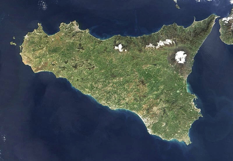 Η Σικελία είναι το μεγαλύτερο νησί της Μεσογείου (πηγή: wikipedia)