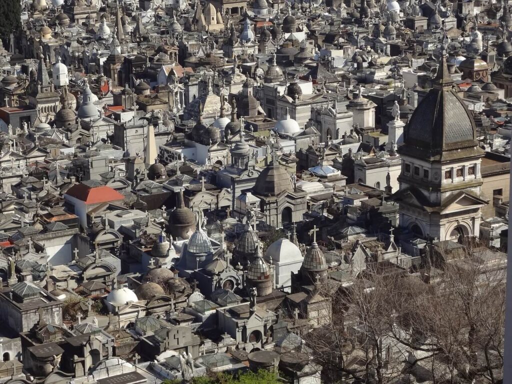 1. Το κορυφαίο αξιοθέατο του Μπουένος Άιρες είναι ένα νεκροταφείο.