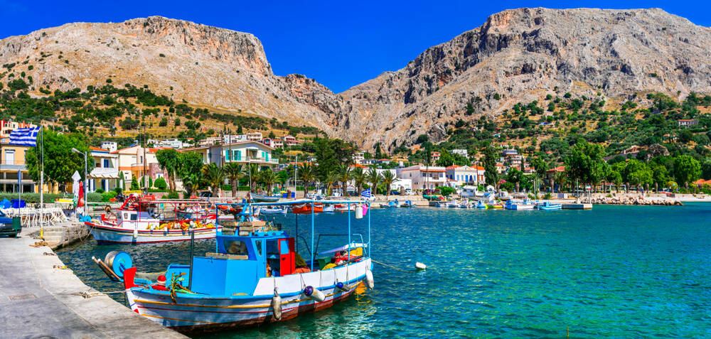 Το λιμανάκι της Δασκαλόπετρας στον Βροντάδο