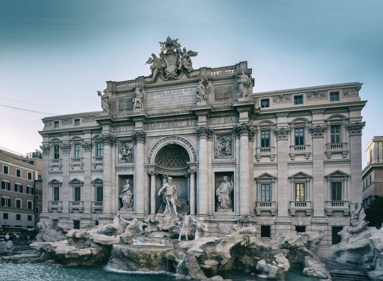 Η Φοντάνα Ντι Τρέβι, το πιο ωραίο σιντριβάνι του κόσμου βρίσκεται στη Ρώμη