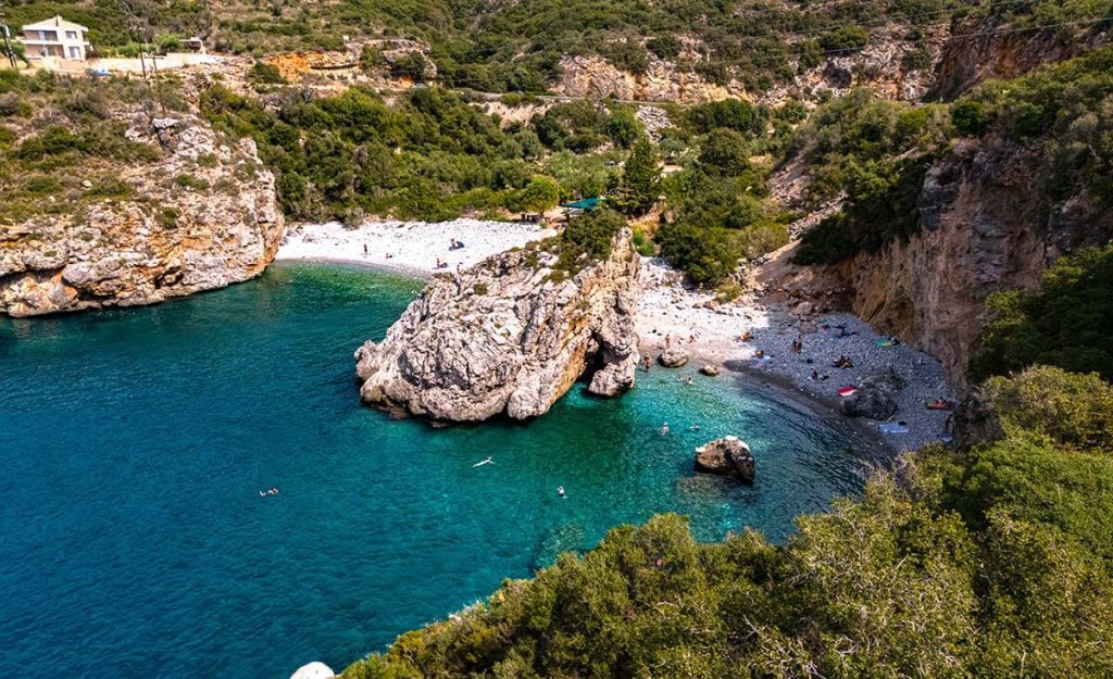 Η παραλία Φονέας στη δυτική Μάνη