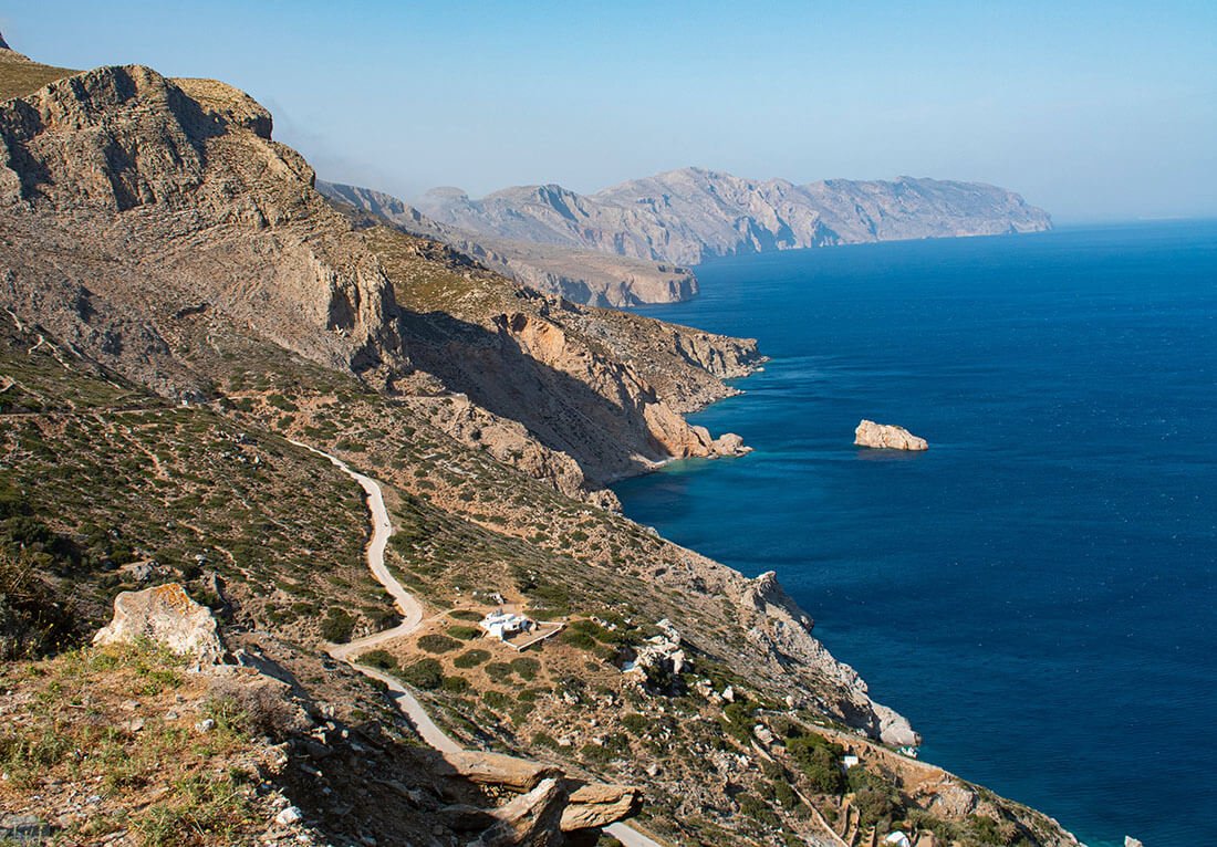 Ποιά νησιά βρίσκονται κοντά στην Αμοργό;