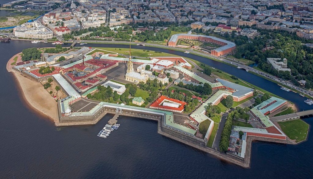 Αεροφωτογραφία του φρουρίου του Πέτρου και Παύλου στην Αγία Πετρούπολη (πηγή: wikipedia)