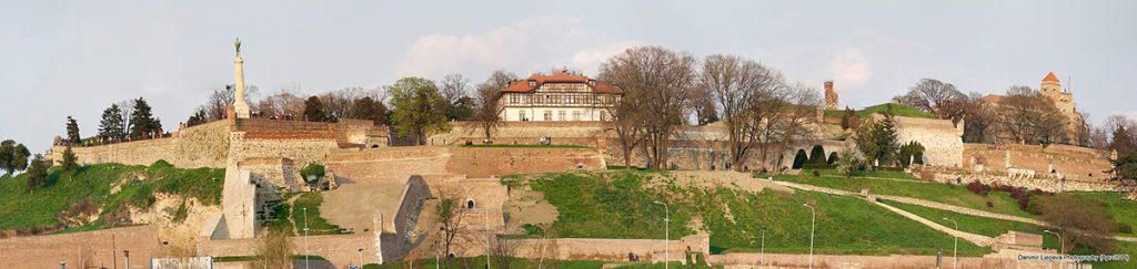Το Φρούριο του Βελιγραδίου όπως φαίνεται από τον ποταμό