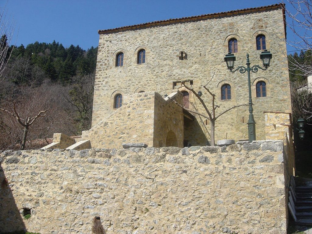 Ο Πύργος της Ζαρούχλας στο χωριό Ζαρούχλα