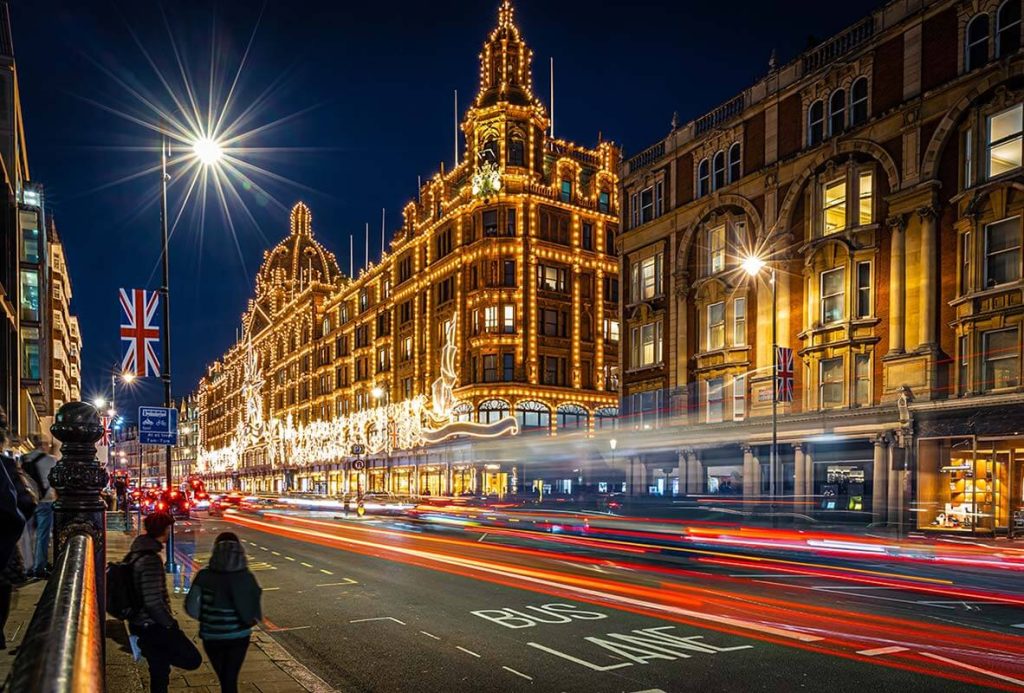 Το στολισμένο με λαμπάκια Harrods τα Χριστούγεννα