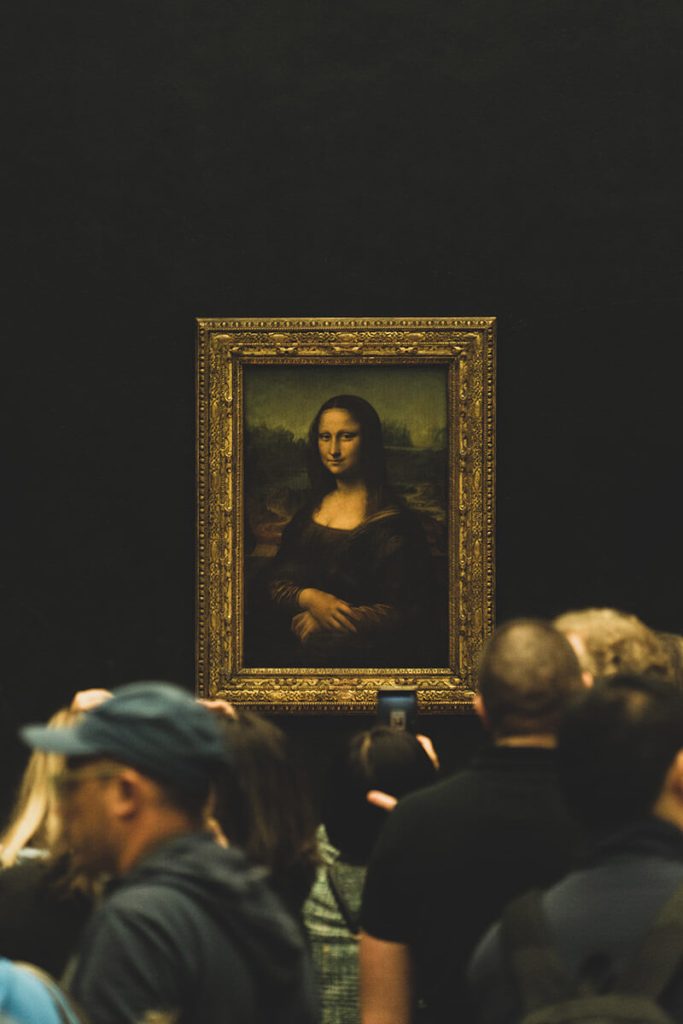 Μόνα Λίζα με επισκέπτες (φωτ. Federico Scarionati από το Unsplash)