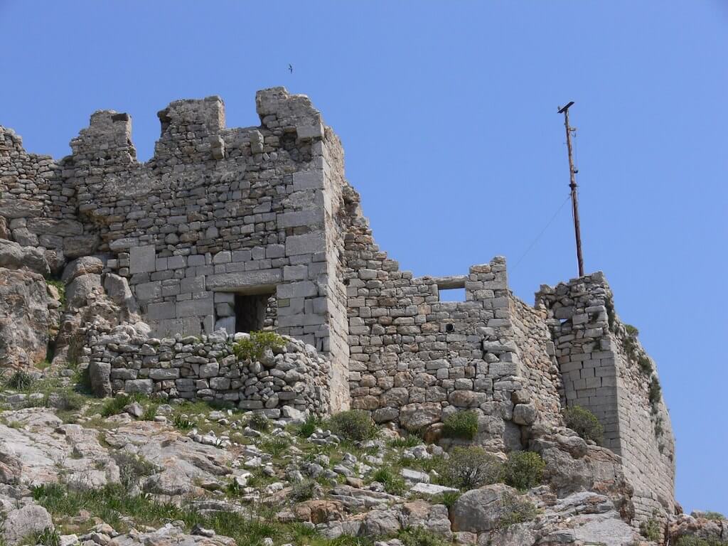 Το Μεσαιωνικό Κάστρο στο Μεγάλο Χωριό (φωτογραφία: wikipedia)