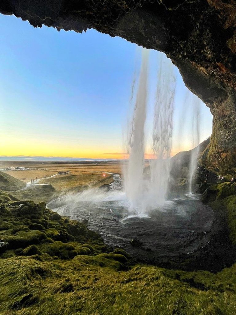 Ο καταρράκτης Seljalandsfoss