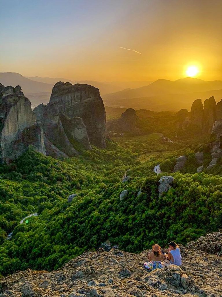 Ηλιοβασίλεμα με θέα τα Μετέωρα