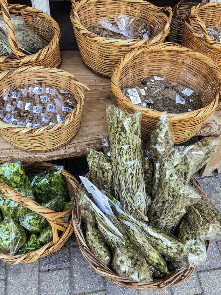 Τσάι και βότανα από τα δάση των Μετεώρων