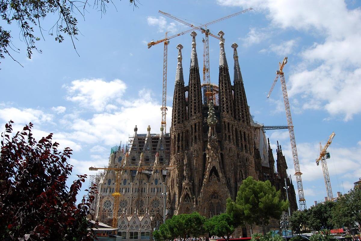 Sagrada Familia: Όλα όσα πρέπει να γνωρίζετε για τις επισκέψεις και τα εισιτήρια