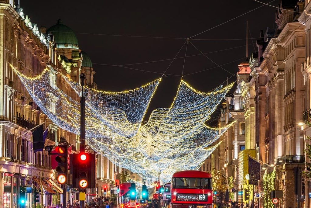 Η Regent Street στολισμένη την περίοδο των Χριστουγέννων