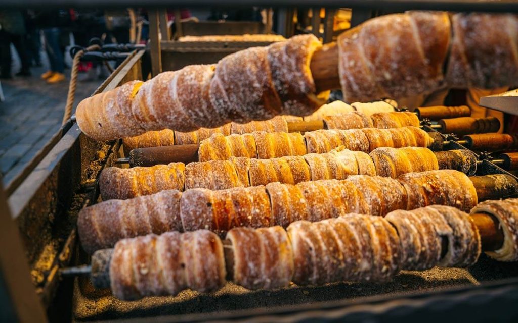 Το γλυκό Trdelnik σε χριστουγεννιάτικη αγορά της Πράγας