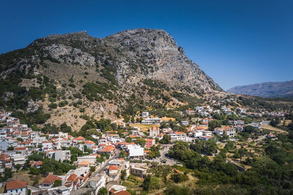 Το Σπήλι από μακριά