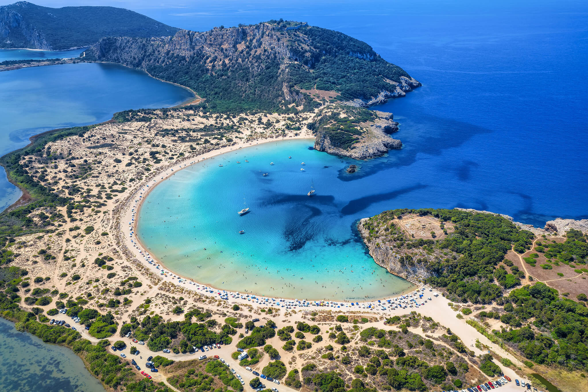 10 καλοκαιρινοί προορισμοί στην Πελοπόννησο που θυμίζουν νησί