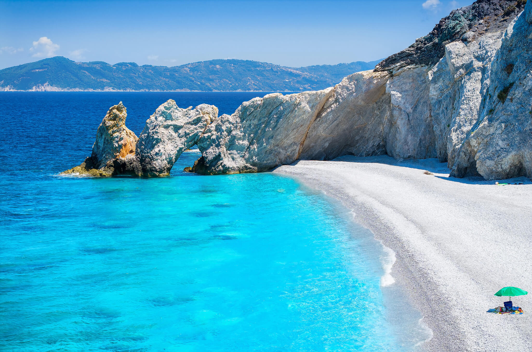 4 μέρες στη Σκιάθο: Αναλυτικό πρόγραμμα για παραλίες, αξιοθέατα και κρουαζιέρα