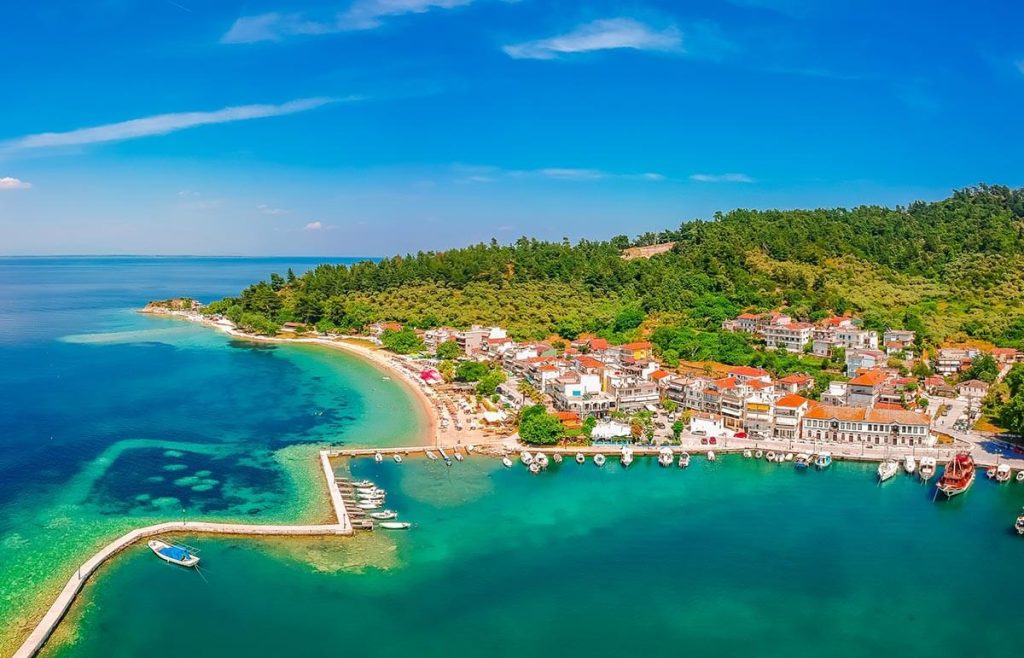 Το λιμάνι του Λιμένα και η παραλία Λιμανάκι