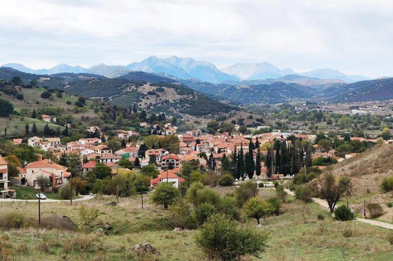 Καλάβρυτα με παιδιά: 8 λόγοι για να τα επισκεφθείτε κάθε εποχή