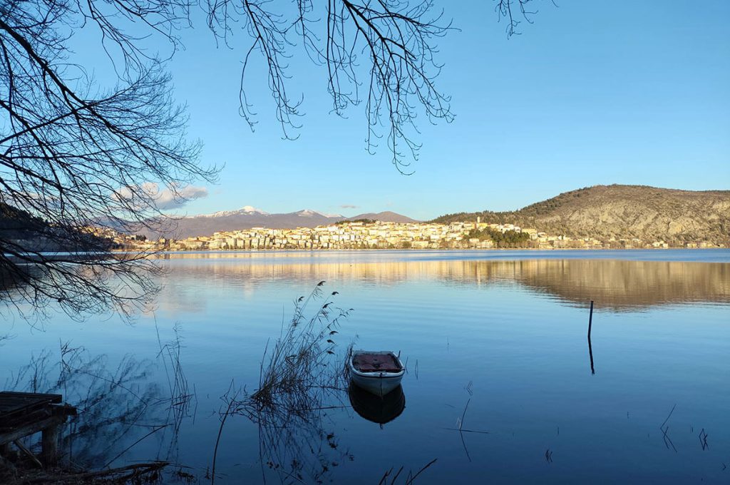 Η πόλη και η λίμνη της Καστοριάς