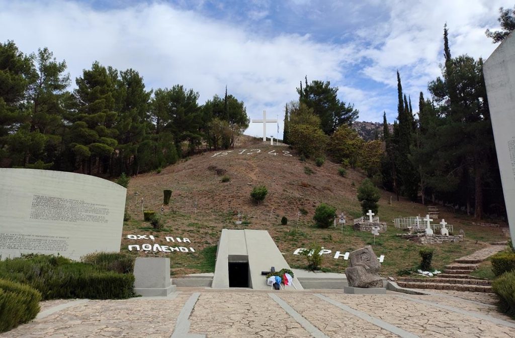 Μνημείο Πεσόντων, Καλάβρυτα